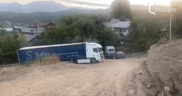 Движение скопившихся грузовиков по закрытым дорогам в Сюнике пытаются организовать альтернативным путем