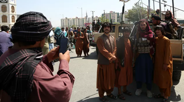 Байден предостерег талибов от попыток атаковать американцев. РИА Новости