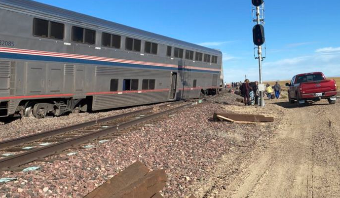 Десятки человек пострадали в результате схода поезда с рельсов в США. Интерфакс