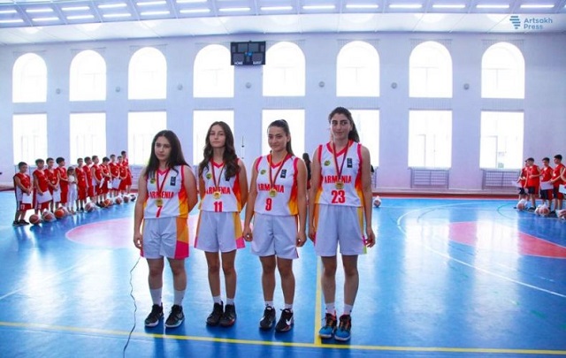 В Степанакерте прошла церемония награждения команд-победителей чемпионатов Европы и Армении. Арцахпресс