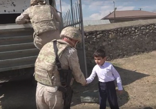 Российские миротворцы обеспечили учебные заведения Нагорного Карабаха емкостями для питьевой воды