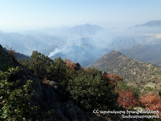 На территории национального парка «Аревик» пожар не прекращается