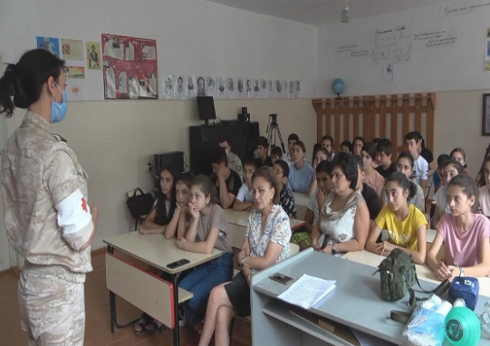 Российские миротворцы в День знаний обеспечили порядок и безопасность в Нагорном Карабахе