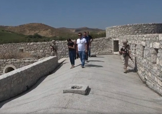 Паломники из Армении посетили монастырь Амарас в Нагорном Карабахе при содействии российских миротворцев