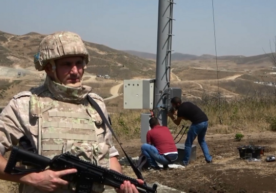 Российские миротворцы обеспечили безопасность при строительстве грунтовой дороги к вышке сотовой связи в Нагорном Карабахе