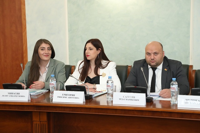 Молодые парламентарии обсудили пути развития молодежного туризма на пространстве СНГ