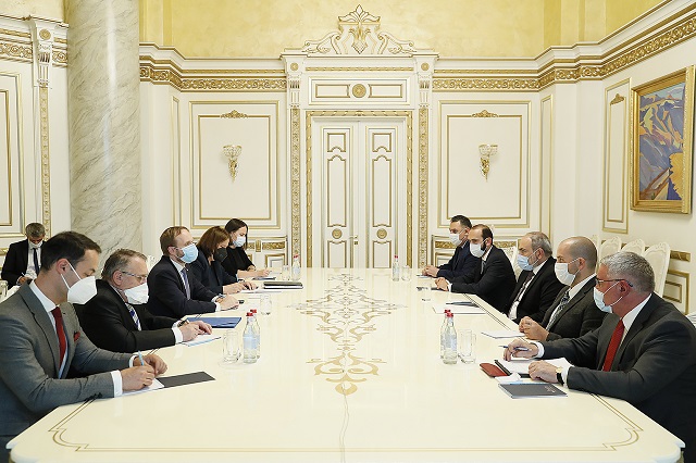 Якуб Кулханек отметил, что Чехия придает большое значение расширению многосторонних отношений с Арменией, в том числе в торгово-экономической сфере