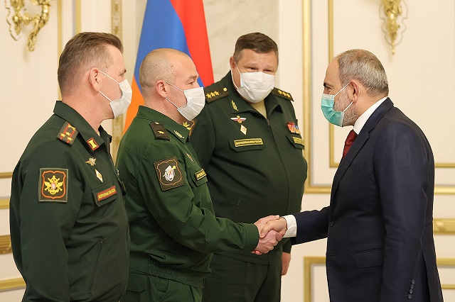 Премьер-министр Пашинян принял заместителя начальника Генерального штаба ВС РФ