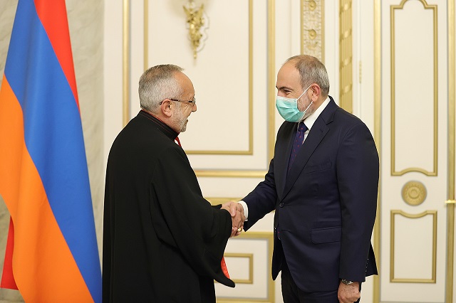 Премьер-министр Пашинян принял новоизбранного Католикоса-Патриарха Католической армянской церкви Дома Киликийского