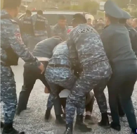 Видео, на котором полиция задерживает гражданина на глазах у детей, отправлено в Специальную следственную службу. Гор Абрамян