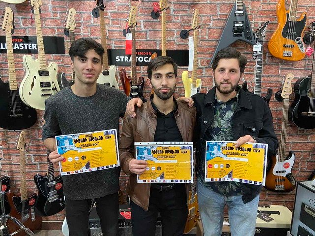 Трое победителей и один специальный приз в конкурсе электронной гитары
