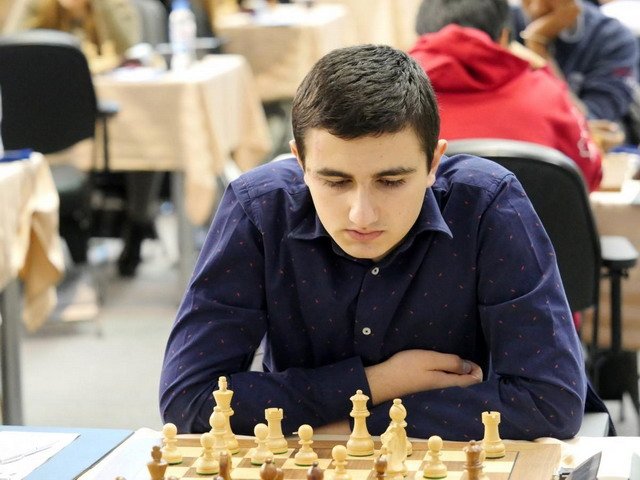 В Цахкадзоре девять шахматистов Армении одержали две победы в группе А