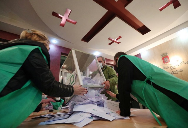 Грузия: правящая партия лидирует по итогам выборов в регионах, но не в Тбилиси. JAMnews