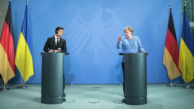 Зеленский и Меркель обсудили усилия по сохранению антироссийских санкций. РИА Новости