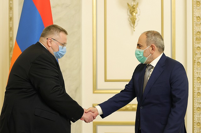 На встрече были обсуждены вопросы, касающиеся повестки двустороннего сотрудничества между Арменией и Россией