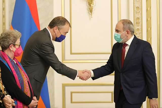 Спецпредставитель ЕС передал премьер-министру Армении приветствия председателя Европейского совета Шарля Мишеля