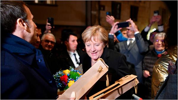 Прощальная награда для Ангелы Меркель. Euronews