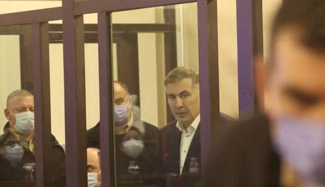 Михаил Саакашвили впервые предстал перед судом. JAMnews