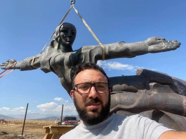 Рафаэль Манукян восстанавливает разграбленную скульптуру