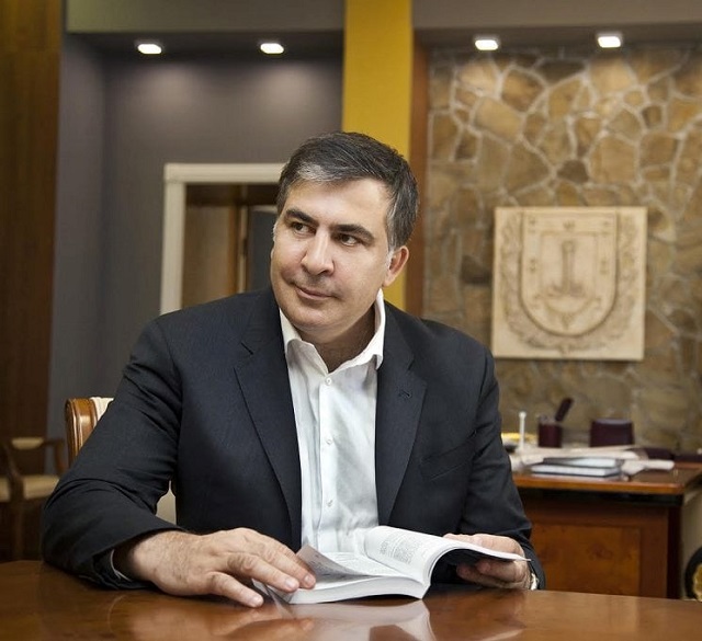 Михаил Саакашвили прекращает голодовку и соглашается на перевод в военный госпиталь. JAMnews