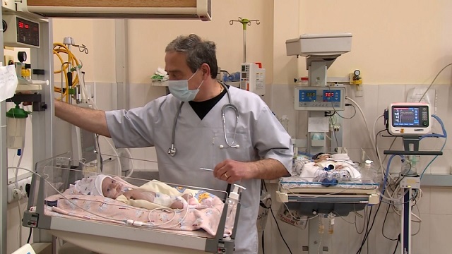 Благодаря оказанной Кареном Варданяном поддержке в 100 млн. драмов, университетская больница «Мурацан» приобрела 11 единиц медицинского оборудования для новорожденных