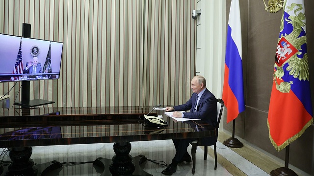 В Кремле рассказали о готовящемся телефонном разговоре Путина и Байдена. РИА Новости