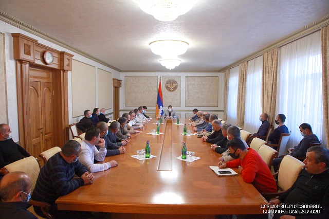 Президент Арутюнян принял членов Союза офицеров запаса Арцаха