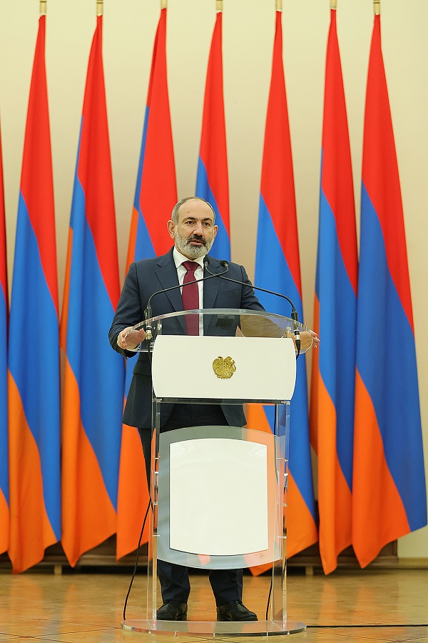 Мы должны твердыми шагами идти к той Армении, о которой мечтали наши предки, наши мученики и о которой мы мечтаем для наших поколений: премьер-министр