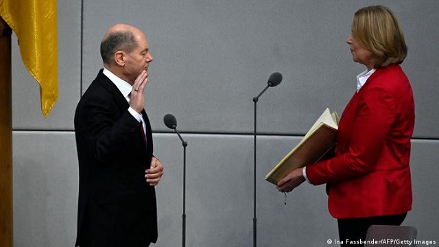 Шольц вместо Меркель: как в бундестаге выбирали нового канцлера. Deutsche Welle