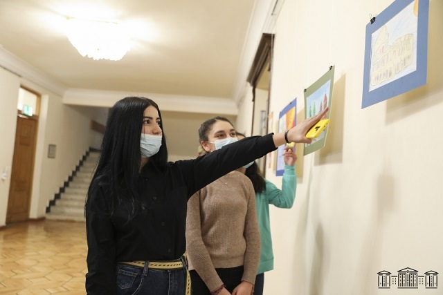 Выставка работ одаренных детей приграничных общин Армении и Арцаха – в НС
