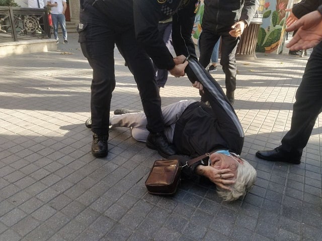 Более 40 человек арестованы и избиты в Баку на акции в поддержку Салеха Рустамова. JAMnews