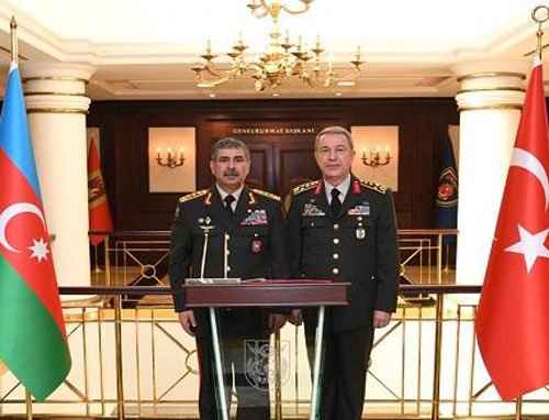 Состоялся телефонный разговор министров обороны Турции и Азербайджана