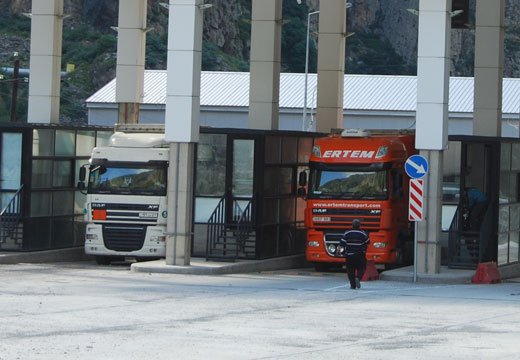 Автодорога Степанцминда-Ларс закрыта для грузовых автомобилей