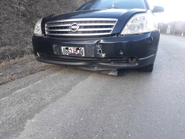 Азербайджанцы забросали камнями автомобиль водителя-армянина на участке Шуши автодороги Степанакерт-Горис