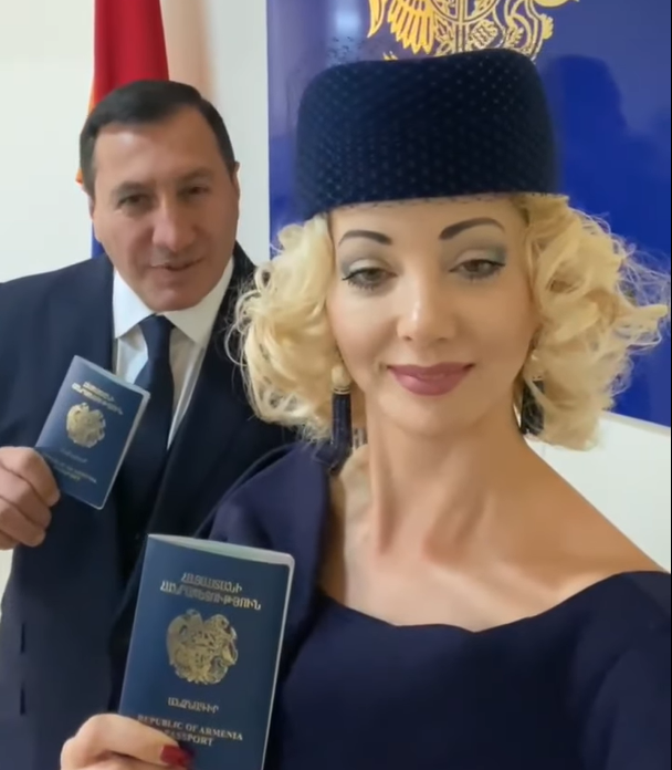 Жена Тиграна Арзаканцяна получила паспорт РА