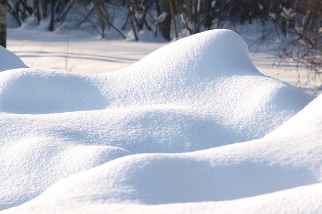 На перевале Варденяц, в регионах Сюник, Арарат и городах Дилижан, Гавар и Абовян идет снег