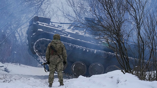 Украина разместила бронетехнику в Станице Луганской, заявили в ЛНР. РИА Новости