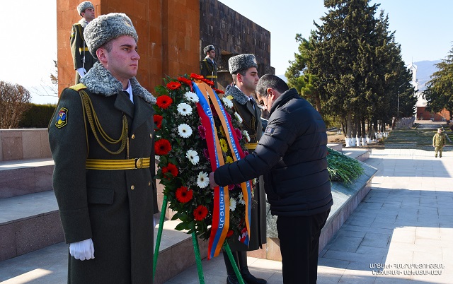 По случаю 34-й годовщины Арцахского движения президент Арутюнян отдал дань уважения памяти павших героев