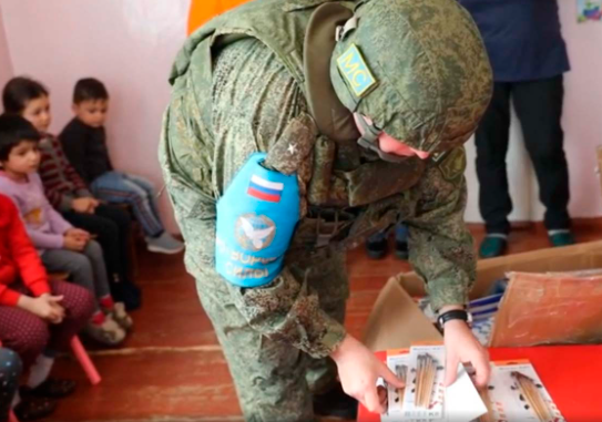 Миротворцы оказали гуманитарную помощь 27 детям из села Ашан Нагорного Карабаха
