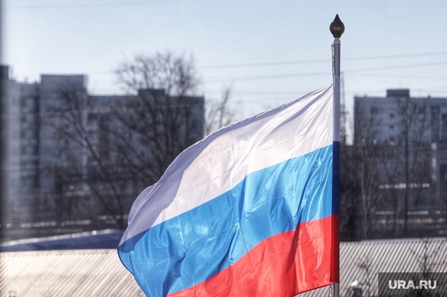 Над посольством РФ в Киеве спустили флаг. Интерфакс