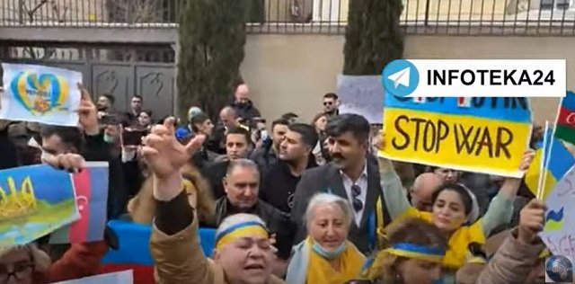 «Путин — Гитлер». В Баку проходят демонстрации в поддержку Украины