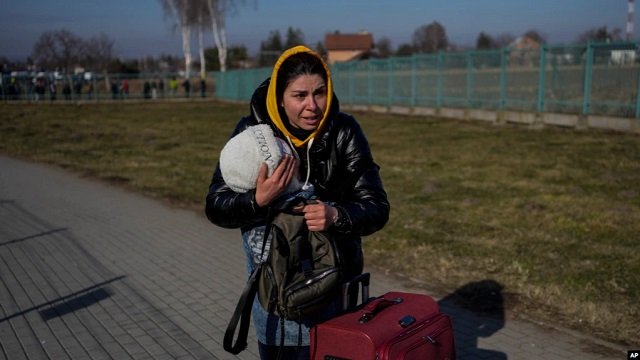 Более 150 тысяч человек вынуждены были покинуть Украину после российского вторжения․ «Голос Америки»