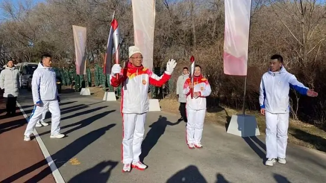 Эстафета олимпийского огня зимних Игр 2022 года стартовала в Пекине. ТАСС