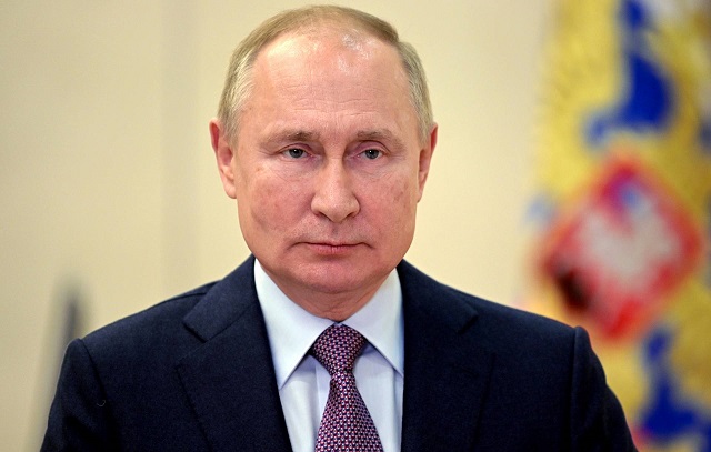 Путин заявил, что обещал Порошенко политическое убежище, если у него возникнут сложности. ТАСС