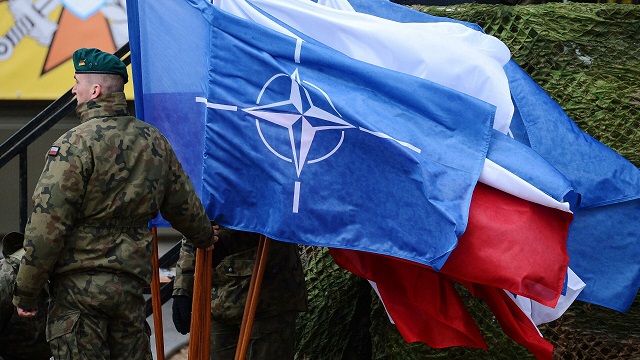 В НАТО объяснили отказ от бесполетной зоны над Украиной. РИА Новости