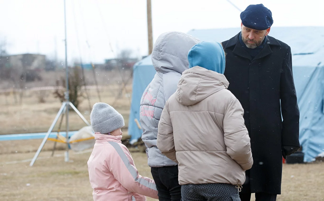 Посол ЕС в Молдове посетил центр для беженцев на границе с Украиной
