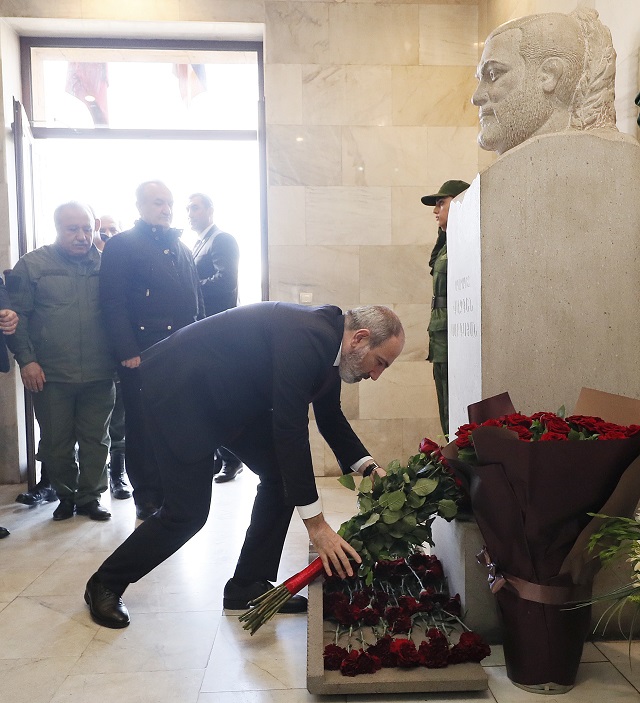 Премьер-министр Пашинян воздал дань уважения памяти Вазгена Саркисяна