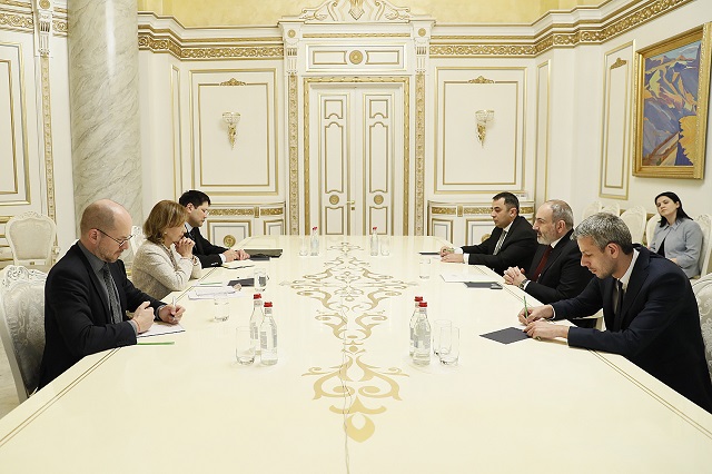 Премьер-министр Пашинян принял представителя ОБСЕ по вопросам свободы СМИ Терезу Рибейро