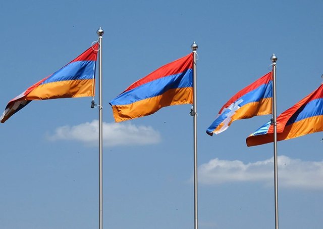 Национальное Собрание приняло законопроект Агвана Варданяна о флаге РА