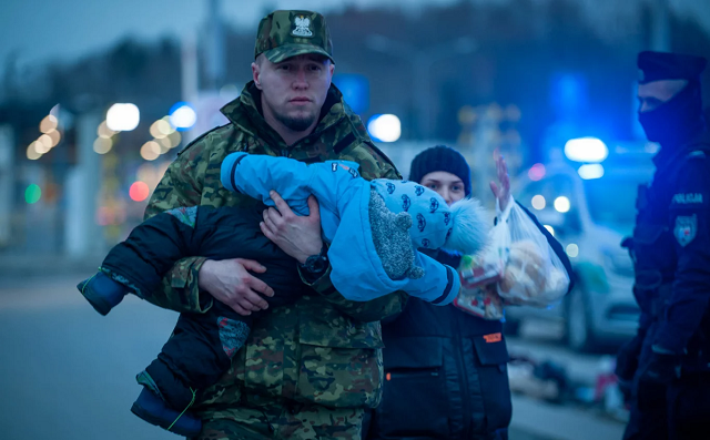 ЕС провел первую эвакуацию больных украинских детей из Польши в Италию